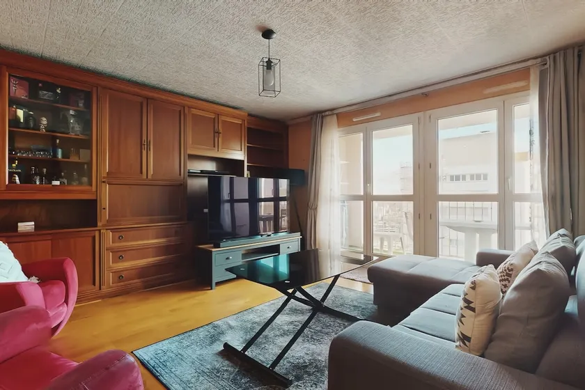 Large family apartment 15 minutes from Paris - Image 1