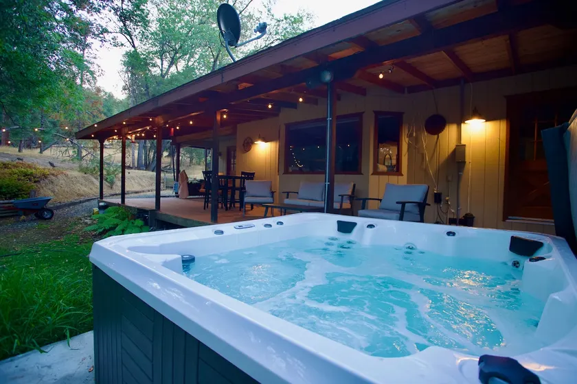 Mid Century Ranch / Hot Tub Yosemite destination - Image 1