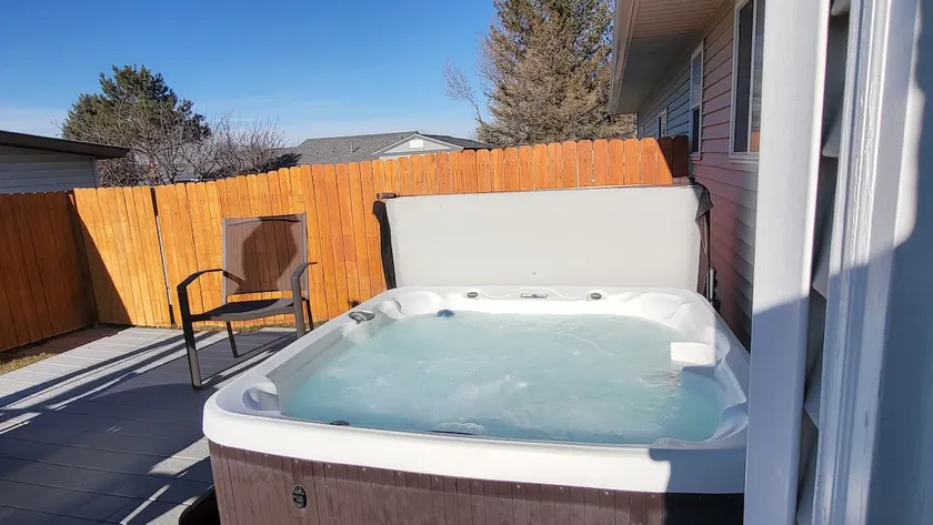 Peaceful Retreat - Remodeled - Private Hot Tub - Image 1