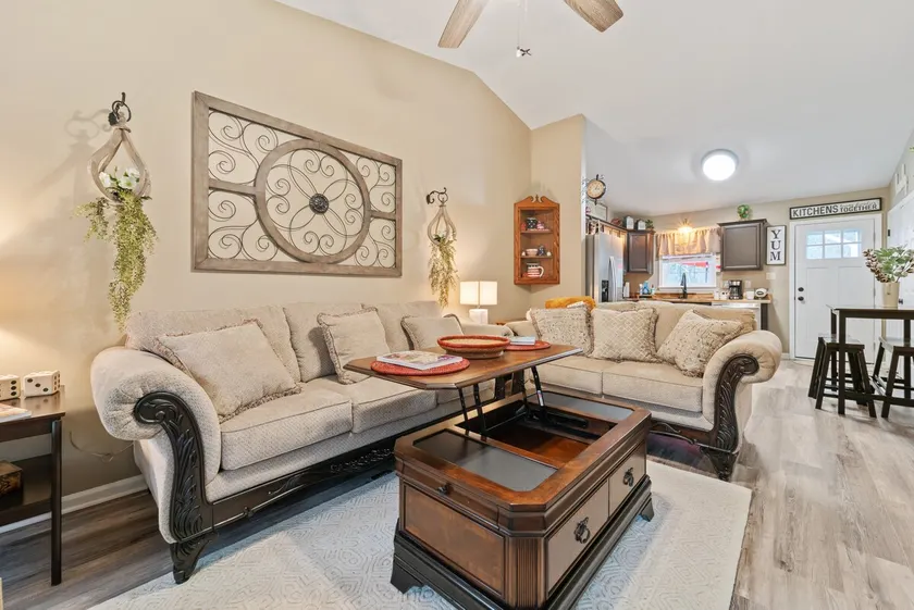 Minutes to Camp Lejeune, MCAS, & Beach. Sleeps 5 - Image 1