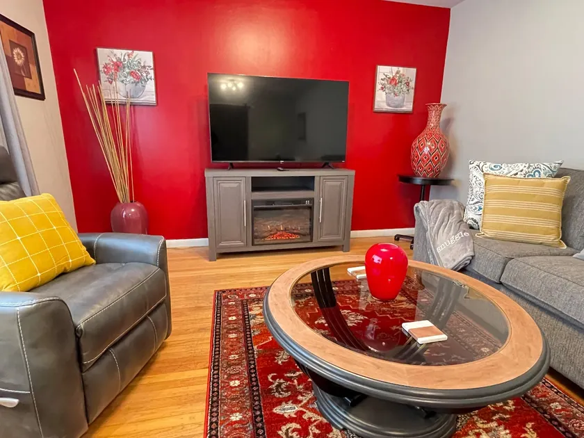 Bright, colorful and cozy house - Image 1
