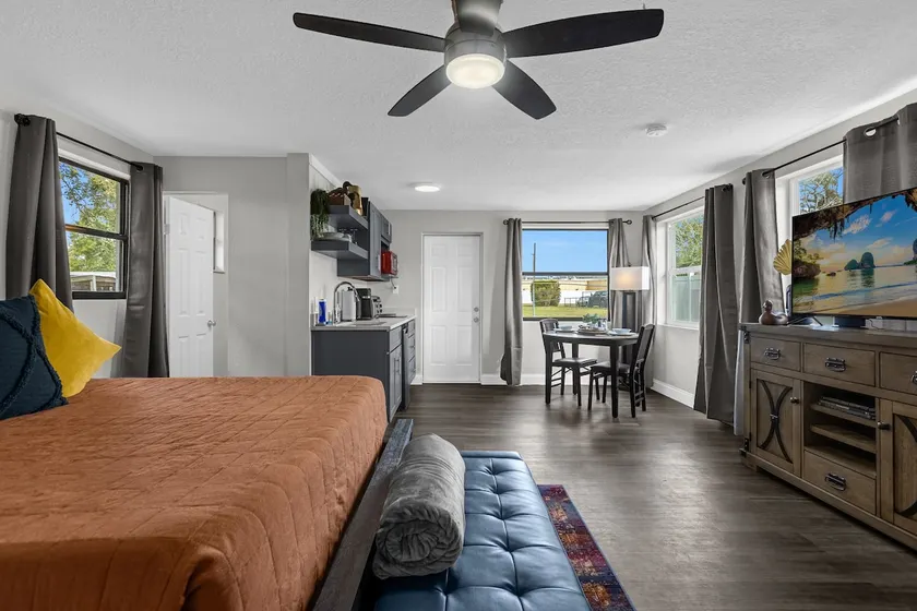 Comfy Studio Guest Suite - Image 1