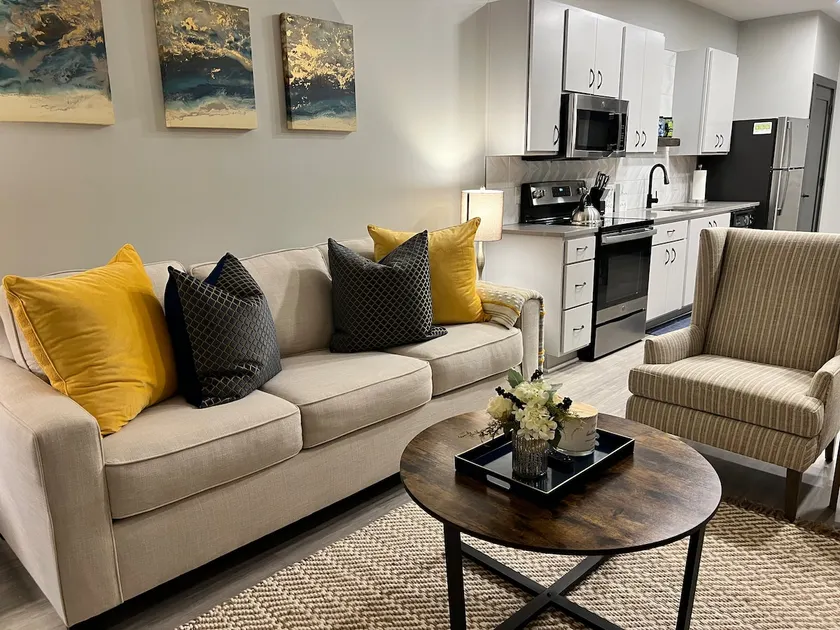 Modern Home (6.7 mi from Churchill Downs) - Image 1