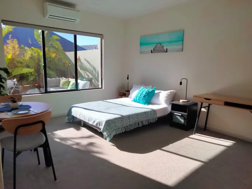 Beach Guest Studio (No Kitchen) - Image 1