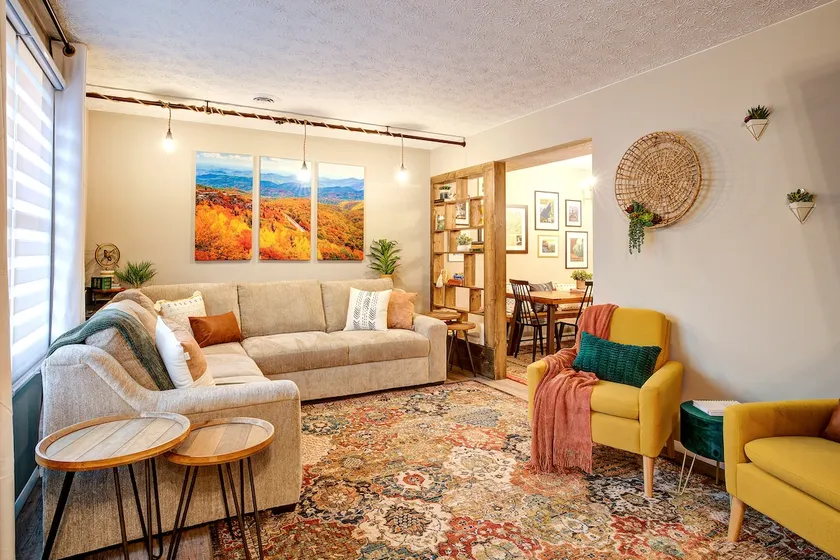 Pet-Friendly•Walk to ETSU•Sleeps 6•Cozy & Stocked - Image 1