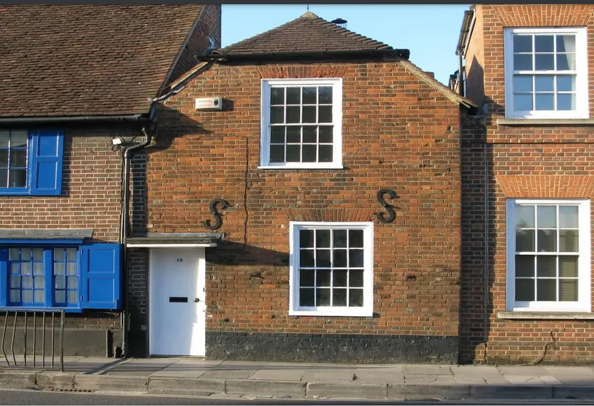 Grade II listed cottage - Free Parking - Image 1