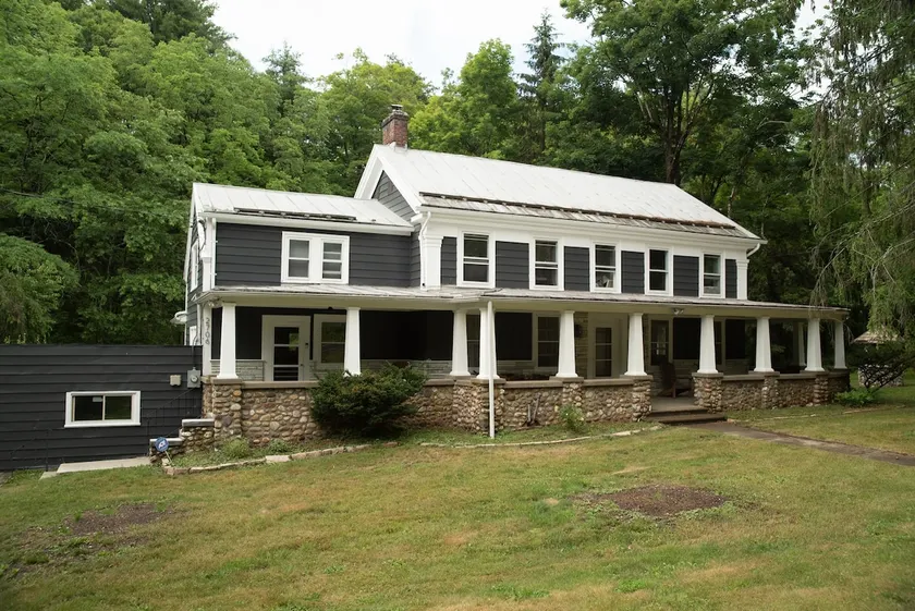 Hudson Valley Renovated 1860s Farmhouse - Image 1