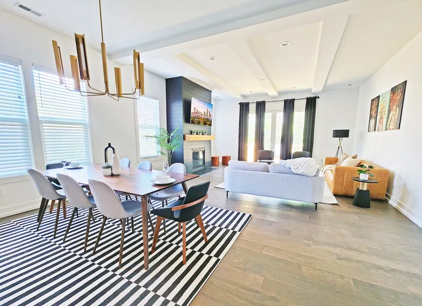 8BR Southend - Walk to Everything - Sleeps 20 - Image 1