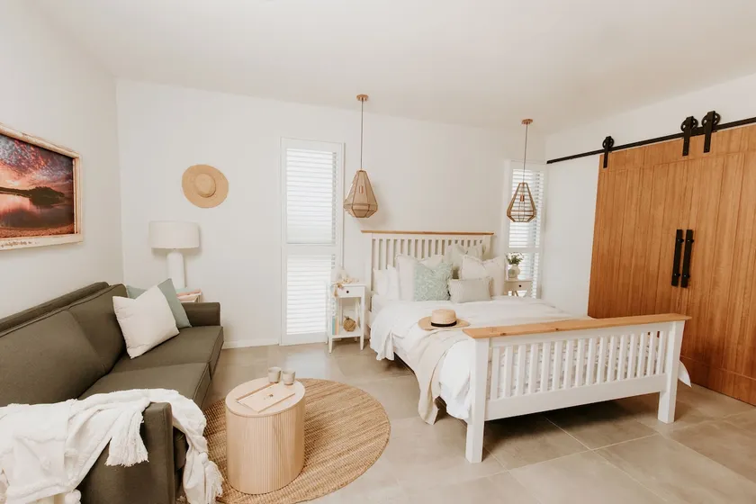 Bareki Beach Studio - 200m to Currimundi Creek - Image 1