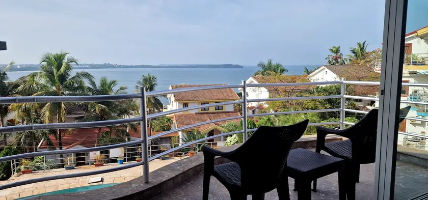 Beach View Luxury 2 BHK near Candolim with Pool - Image 1