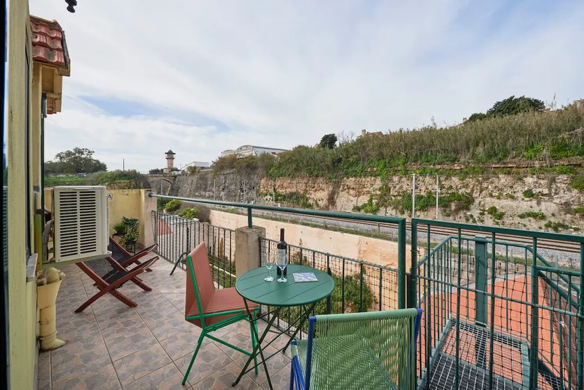 Bright Apt w Balcony, AC, Parking, By TimeCooler - Image 1