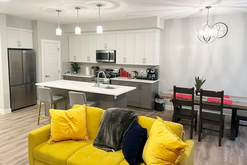 Home in South Edmonton (Stunning 3 Bedroom) - Image 1