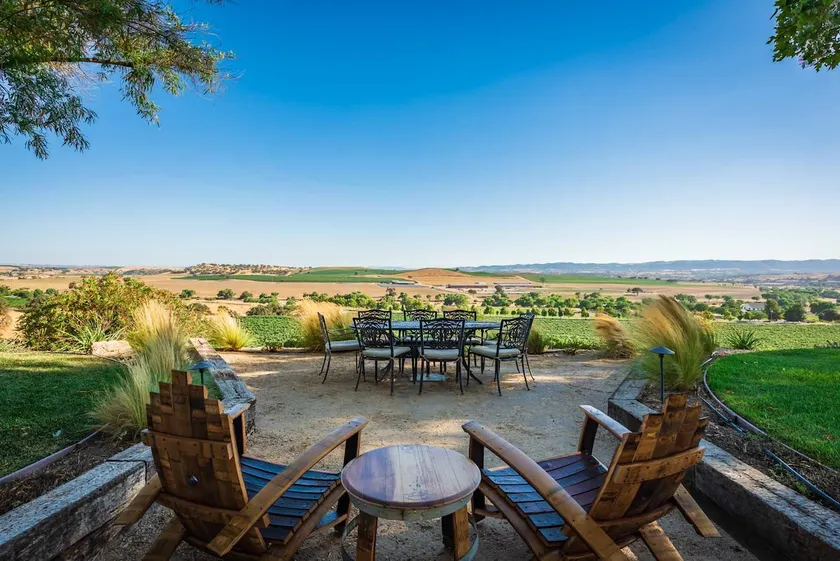 Vineyard House - Image 1