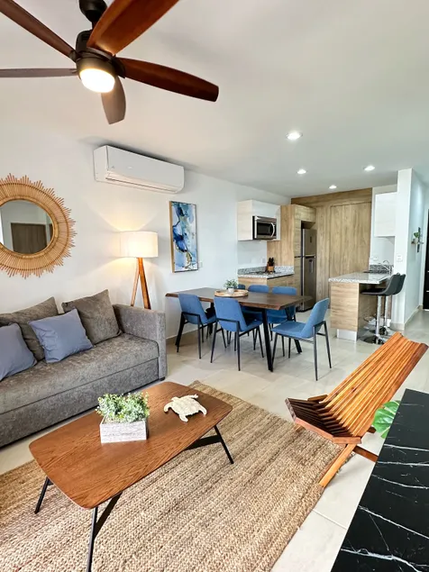 Comfortable and conveniently located apartment! - Image 1