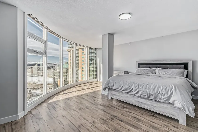 Downtown Sub Penthouse W City Views - Image 1