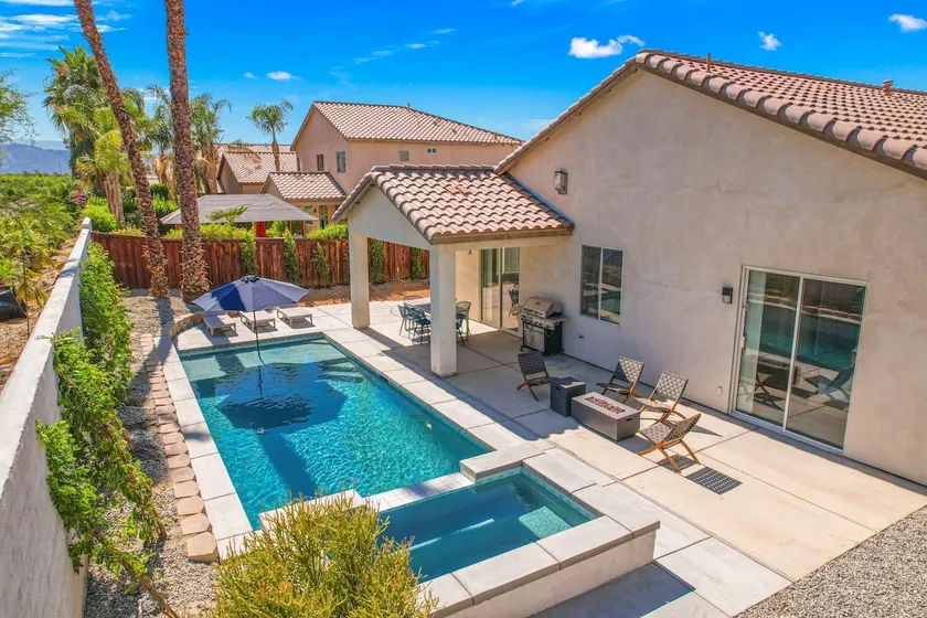 Colonial style home w/ Pool, Spa - Image 1