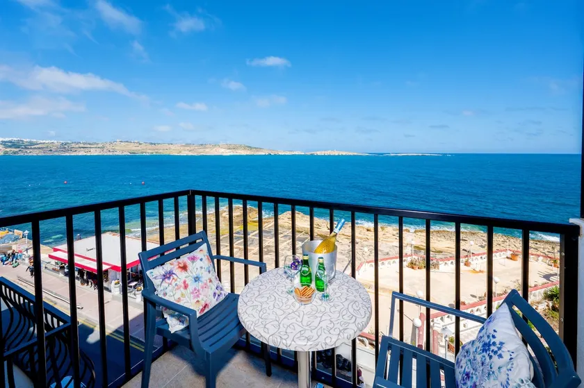 Islet Seafront Family Apartment with 2 balconies - Image 1