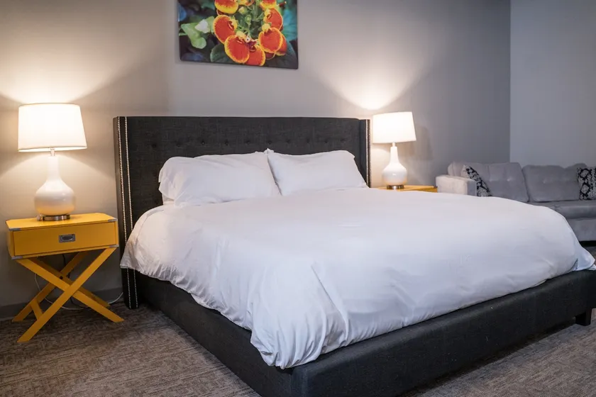 Homey Suite in Davenport - Image 1