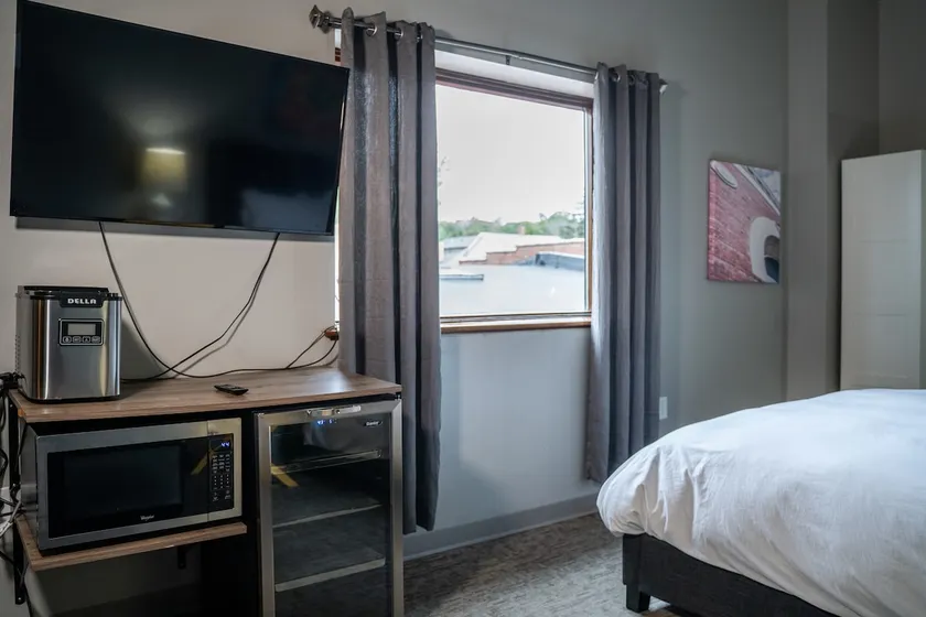 Downtown Comfort Studio - Image 1