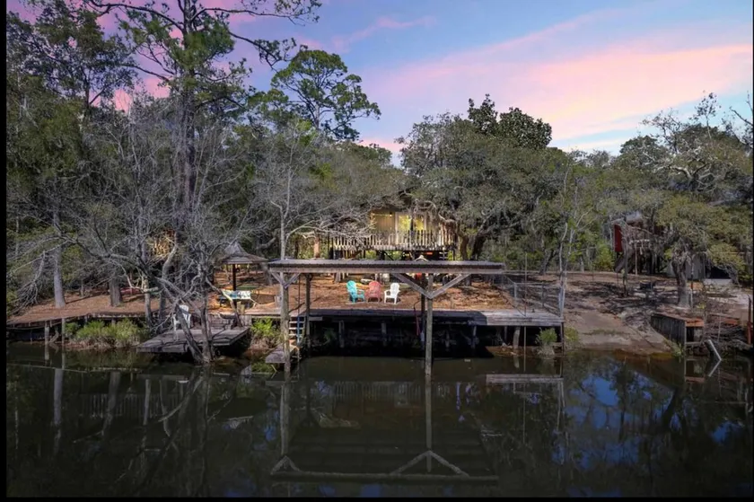 Waterfront with kayaks* Blackwater River Shanty - Image 1