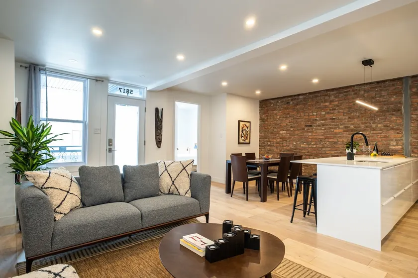 Apartment in Rosemont - Image 1