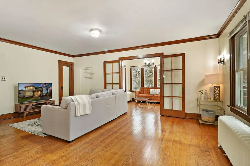 Rustic Charm 2 BDR Apartment | Waukegan - Image 1