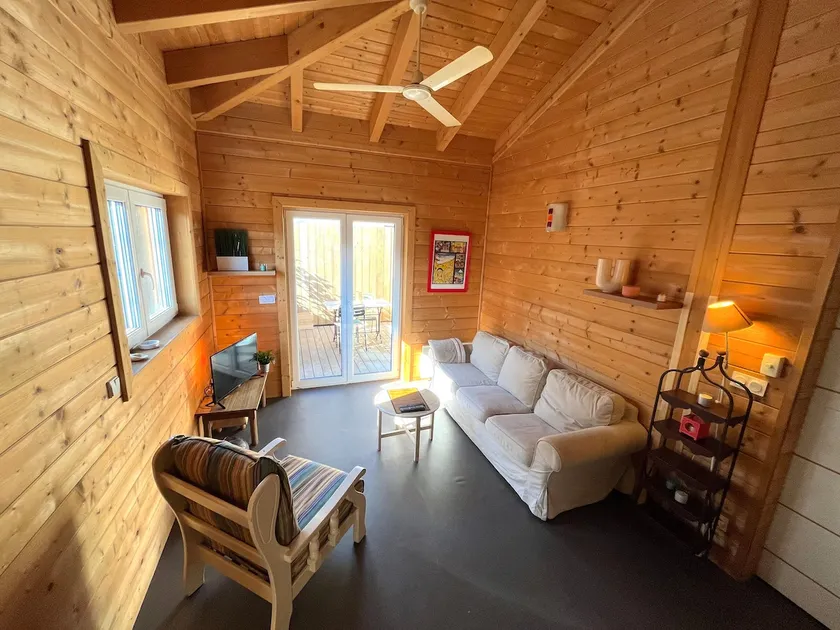 Beautiful 2-bedroom in the heart of the city - Image 1