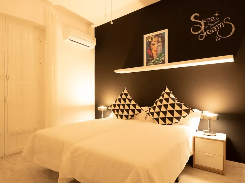 free parking + 4 guests + pets - Image 1