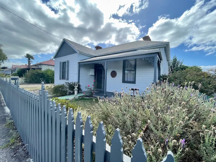 Kennin House Cottage | Outdoor Bath & Antique Stay - Image 1