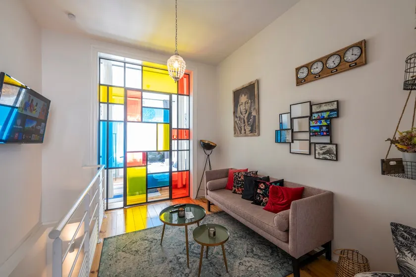 Spacious 3 Bed + 3 Bath duplex in the heart of Brussels. - Image 1