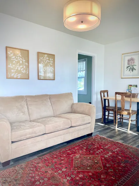 Central Craftsman Apartment - Image 1