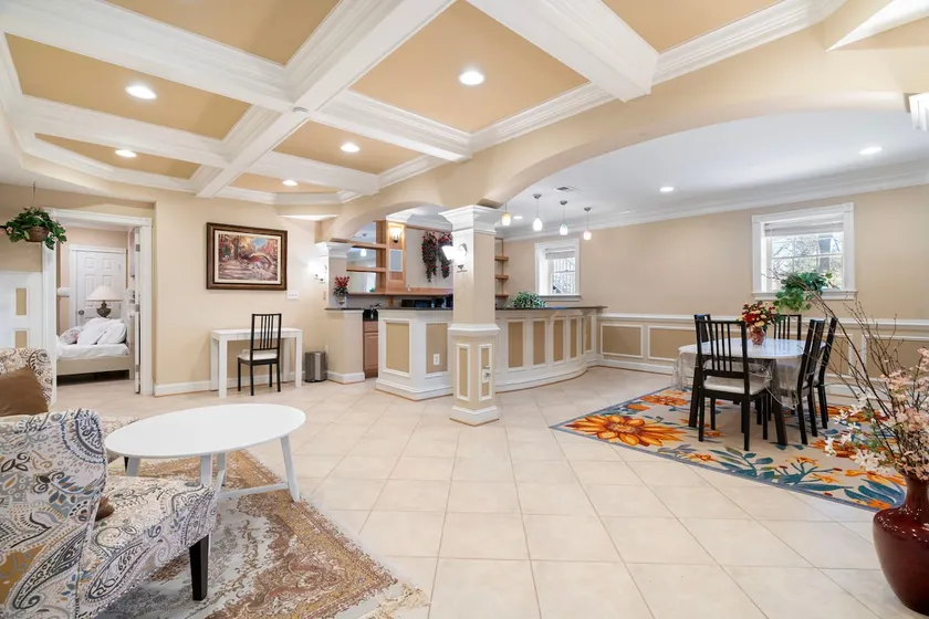 Charming Apartment Suite, 2 BDR, 1 BATH, Location! - Image 1
