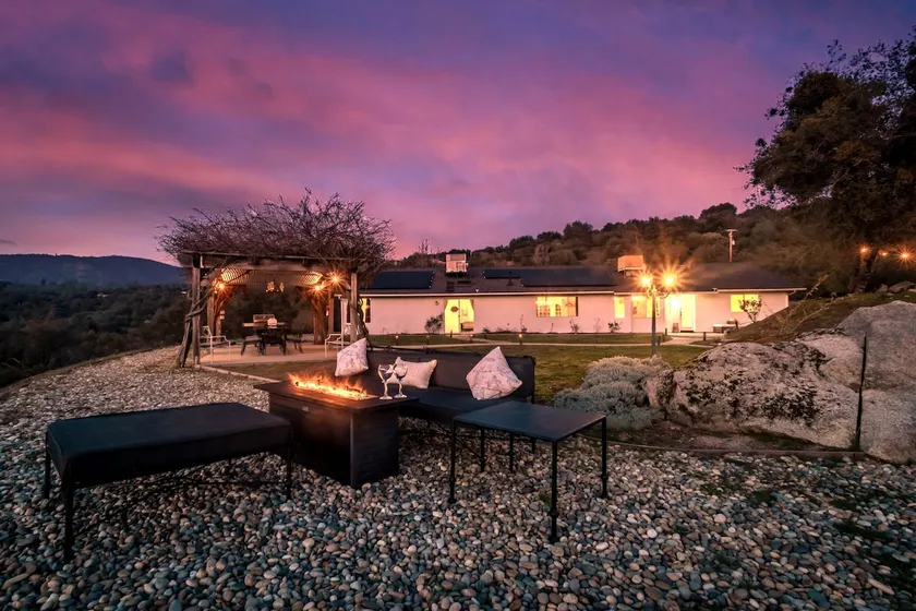 The Fairytale Sunsets Villa, near Yosemite & Lakes - Image 1