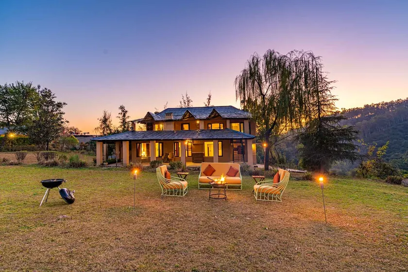 2BR | ColonialView |StayVista| Tea House@Himachal - Image 1