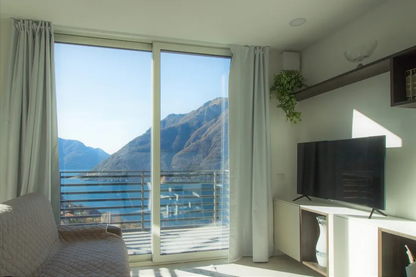 Simone apartment with pool, lake view - Image 1