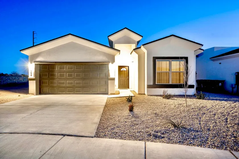 Serene retreat with breathtaking views. - Image 1