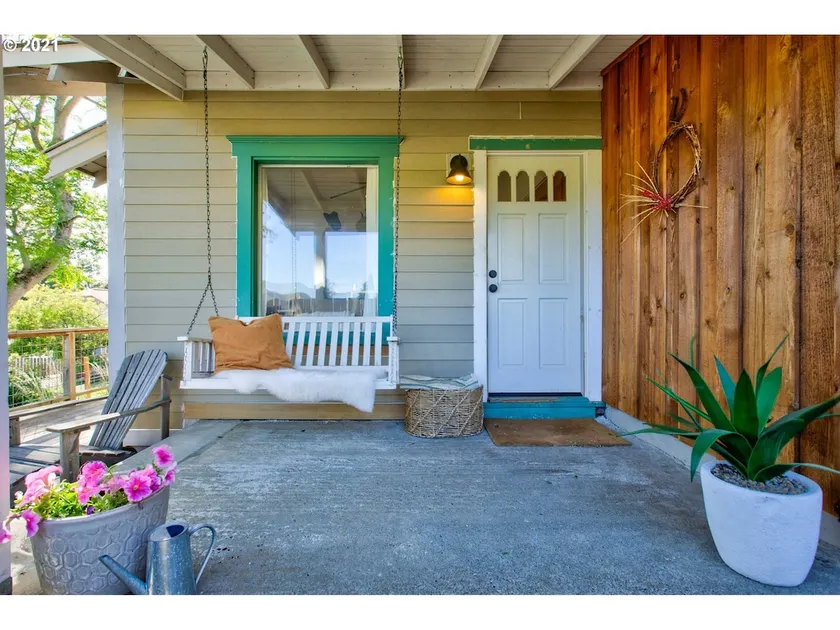 Charming House in Lyle - Image 1