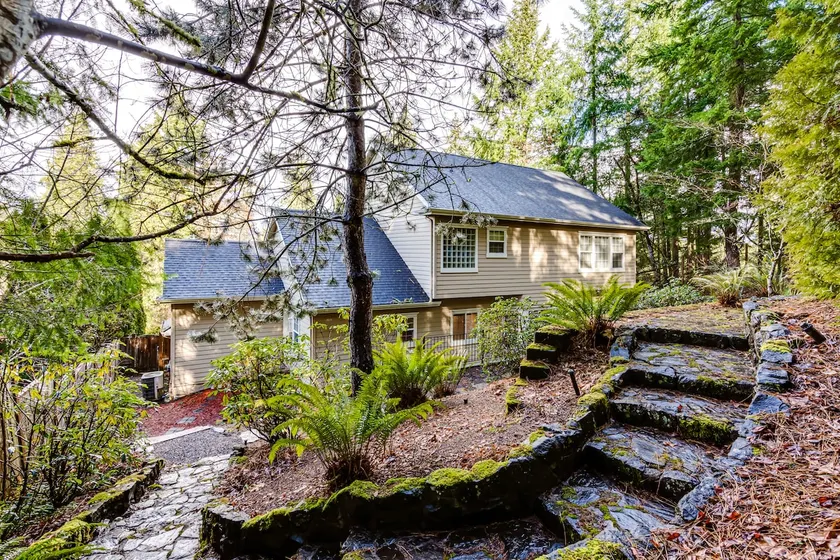 Sophistication and Luxury up safely in the hills - Image 1