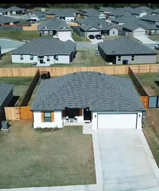 Welcome to Innovators Home Broken Arrow with Large Driveway - Image 1