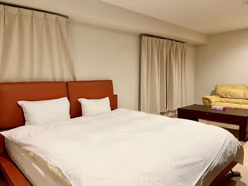 Shimanouchi Luxury Apartment - Image 1