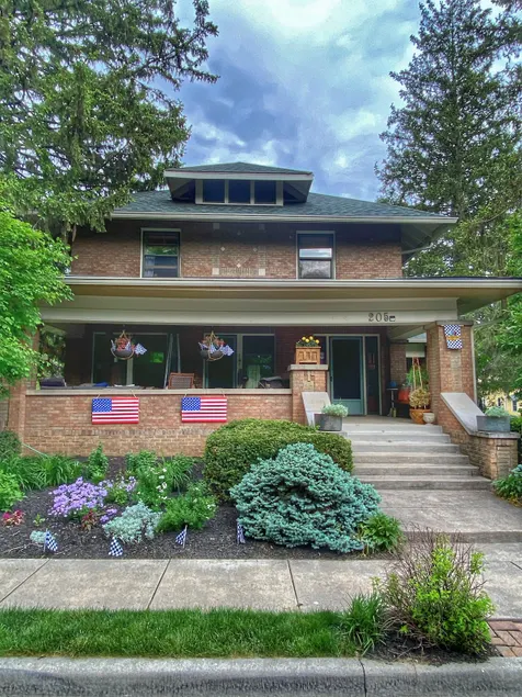 On the Bricks, Main Street Downtown Zionsville ! - Image 1