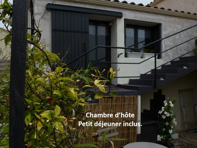 Bed and breakfast. Breakfast included. Entire place. - Image 1