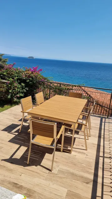 New place to stay with sea view and garden - Image 1