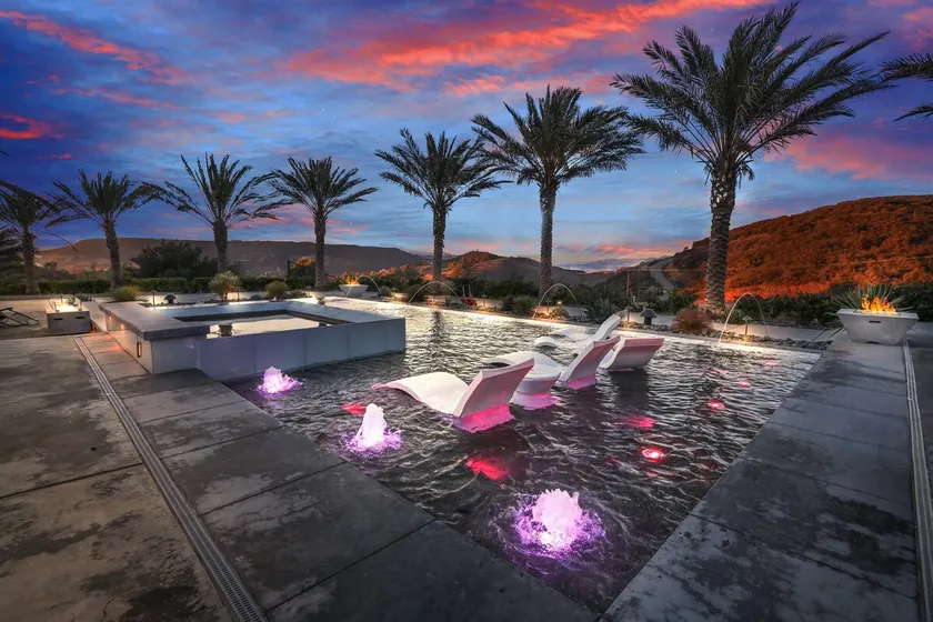 🦸🏻‍♂️The Iron Mansion Luxury Private Resort Infinity Pool Hot Tub Gym Arcade🏰 - Image 1