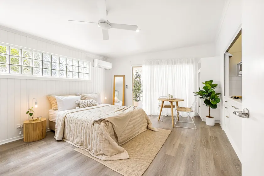 Luxe Cocus studio in middle of Noosa with pool - Image 1