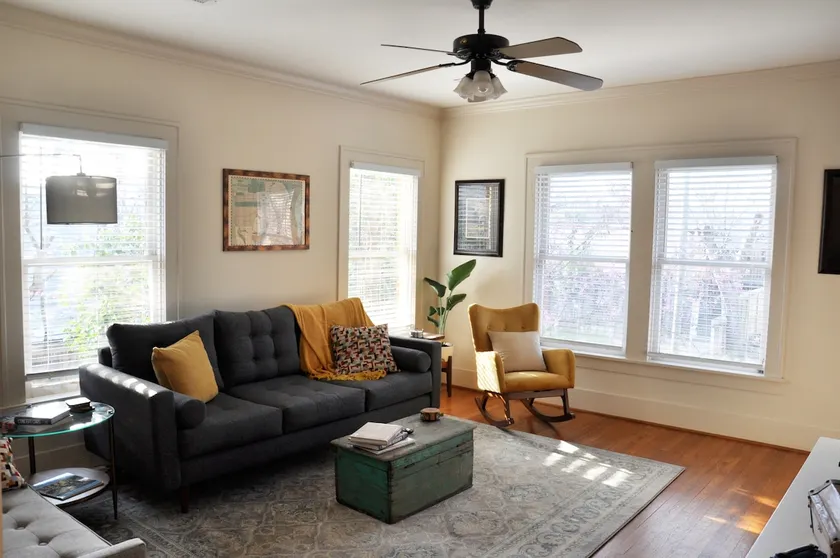 Cobblestone Street Apartment - Image 1