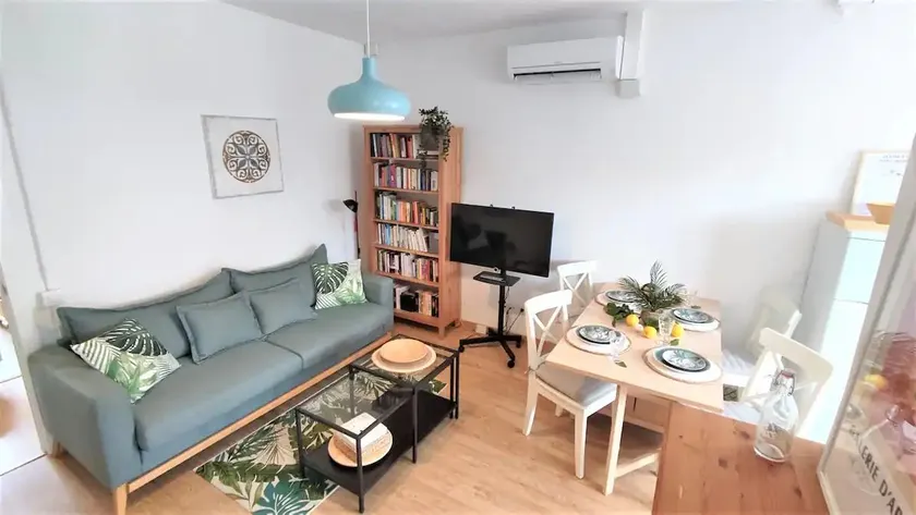 EMILY BEACH-CITY Apartment - Image 1