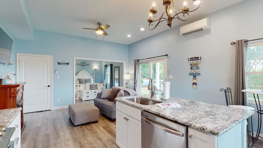 Swan Suite - Image 1