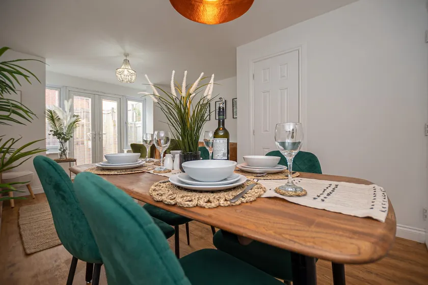 Ironside House 3 bed house, sleeps 8 parking - Image 1