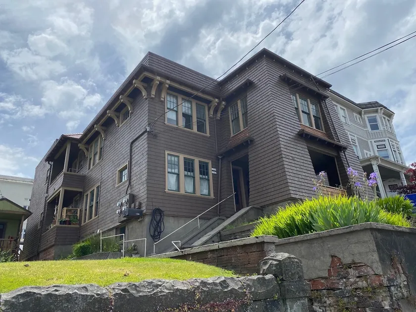 The Historic Downtown Astoria Flats - Image 1